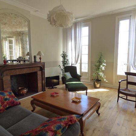 Roussy Nimes Romaine ภายนอก รูปภาพ