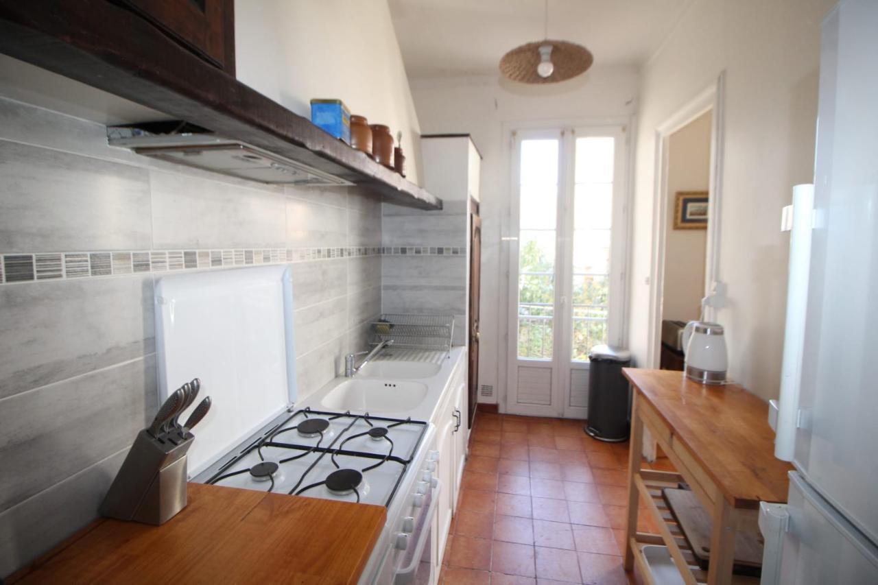 Roussy Nimes Romaine ภายนอก รูปภาพ